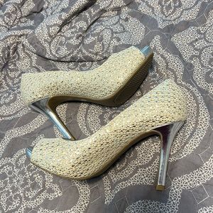Size 6 1/2 Wide heels.